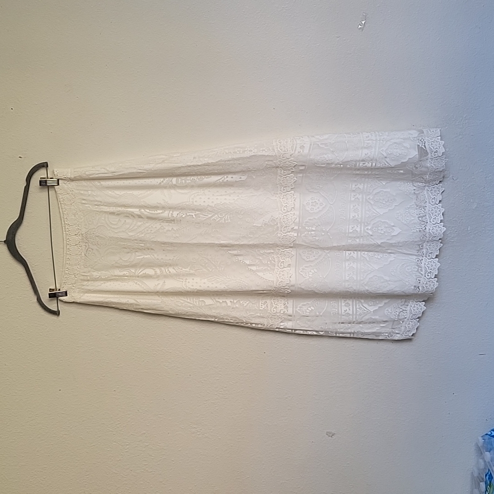 Elegant White Lace Maxi Skirt - Picture 3 of 16
